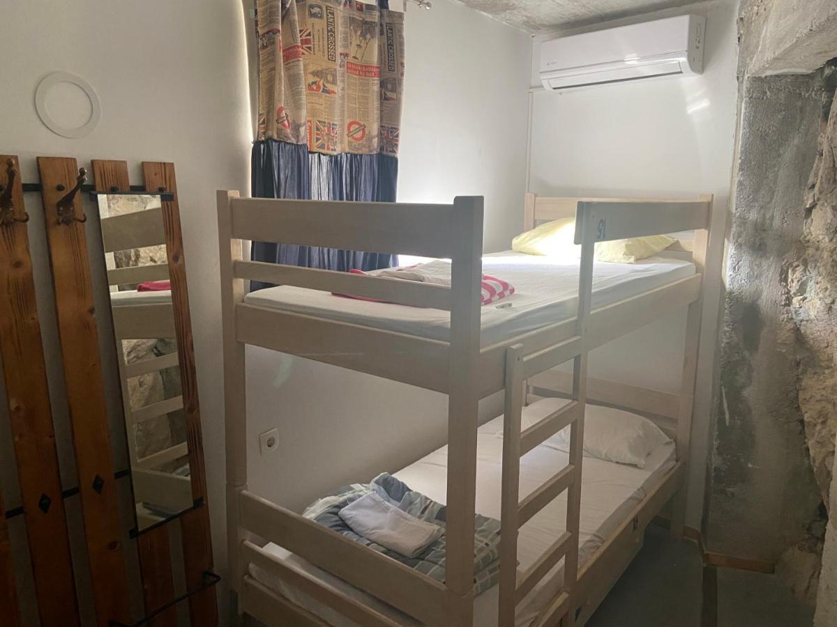 Hostel Omiš Extérieur photo