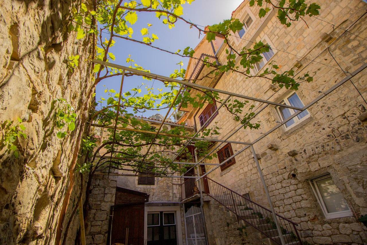 Hostel Omiš Extérieur photo