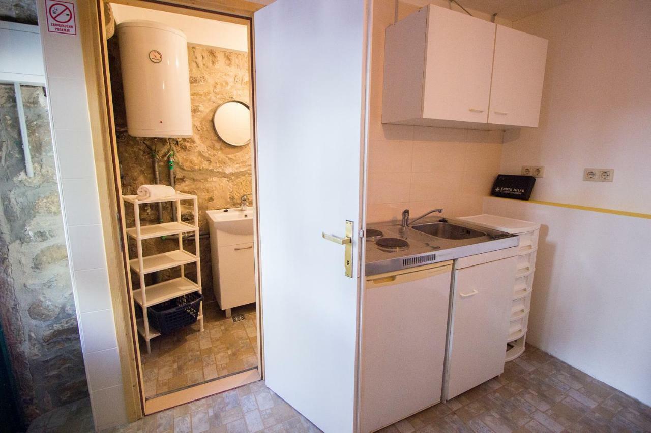 Hostel Omiš Extérieur photo