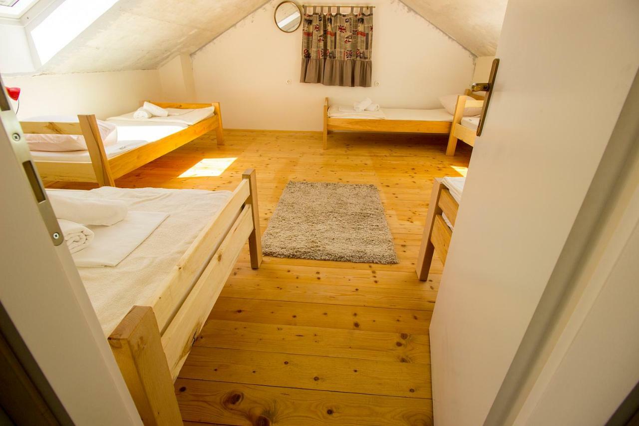 Hostel Omiš Extérieur photo