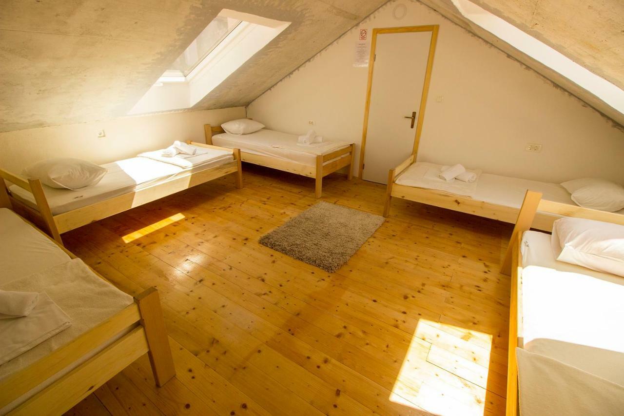 Hostel Omiš Extérieur photo